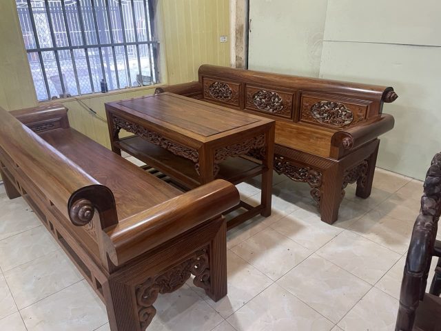 Vận Chuyển Bộ Trường Kỷ Gỗ Gụ, Gỗ Trắc – An Giang Logistics: Khớp Mộng Vững Chãi, Nước Véc-ni Sáng Choang